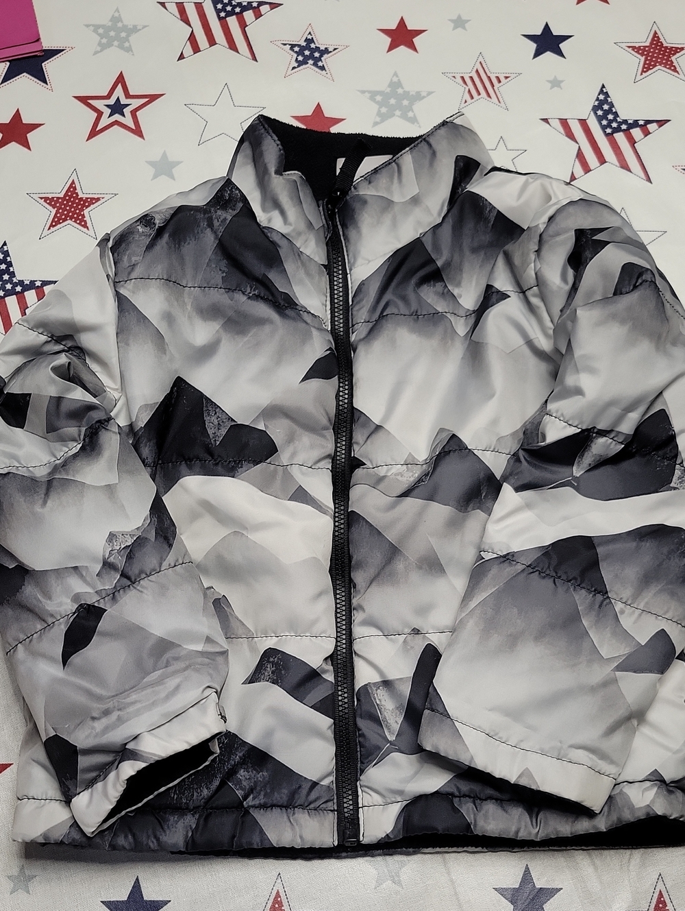 Gray & Black Patterned Puffer Jacket